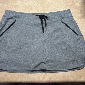 Sporty skirt with shorts